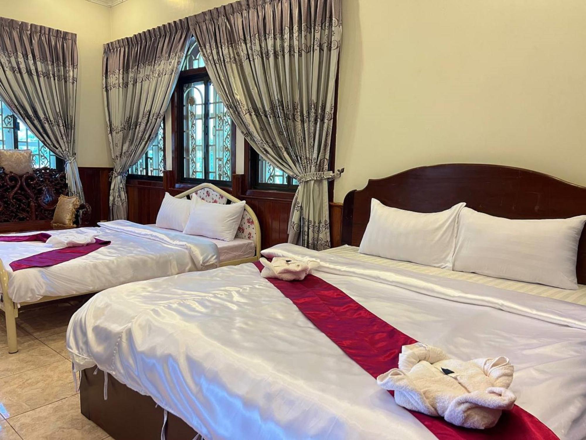 Lotus Blanc Homestay Villa Battambang Exterior photo